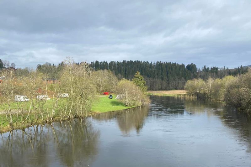 Bjora Camping Overhalla kamperen langs rivier