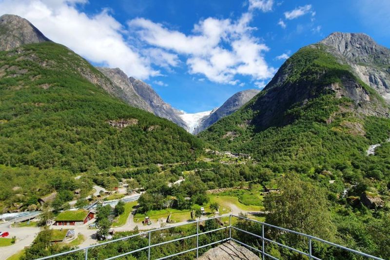 Melkevoll Bretun Camping ligging bij Briksdal gletsjer