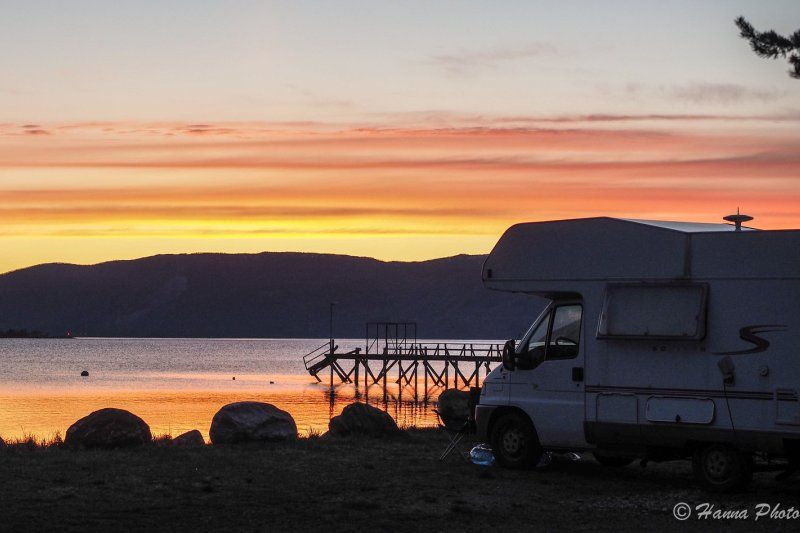 Rognan Fjordcamp ondergaande zon