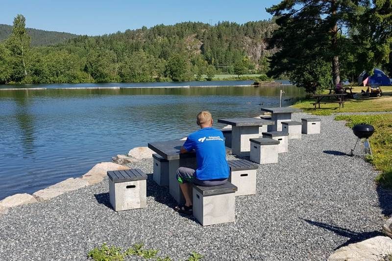 Telemark Kanalcamping chillen aan het water